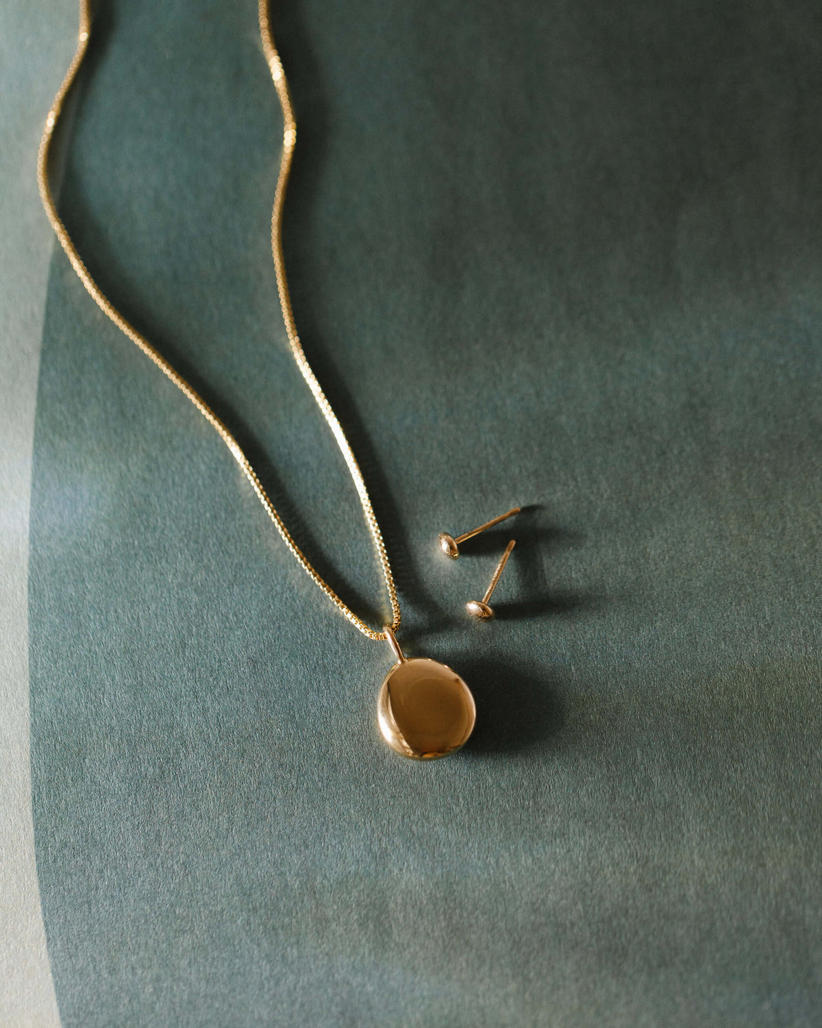Tiny Pebble Studs – GLDN