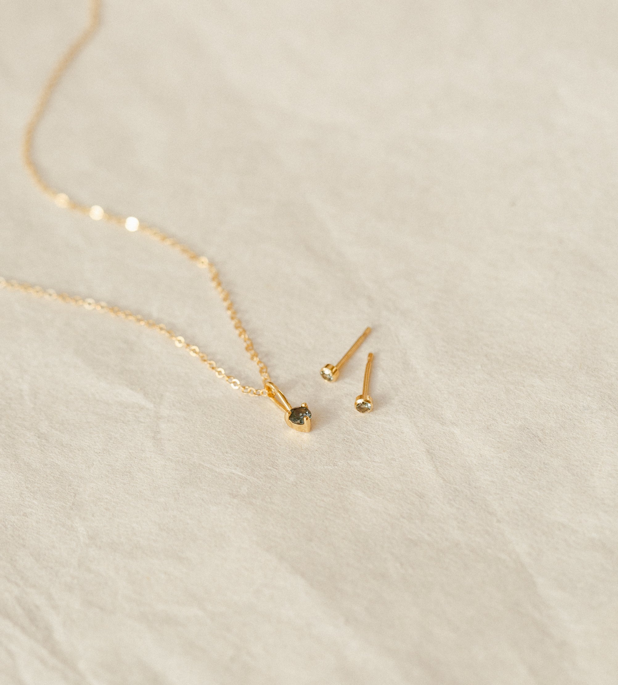 august-birthstone-jewelry