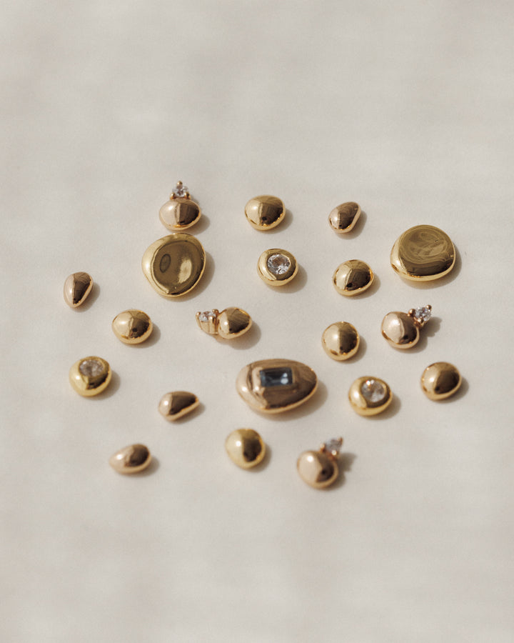 Gleaming Pebble Studs