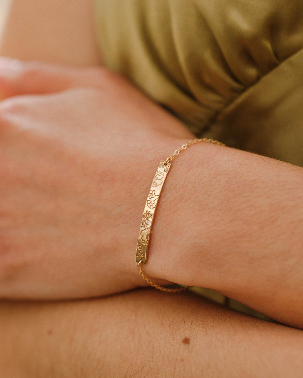 bracelets-for-bridesmaids, bridal-party-flowers, bridesmaids-gifts-under-100, commemorative-symbolic, wedding-flowers