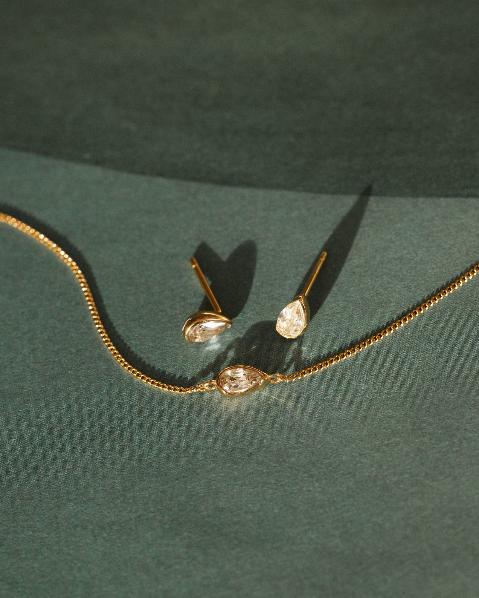 Solid Gold Zephyr Necklace