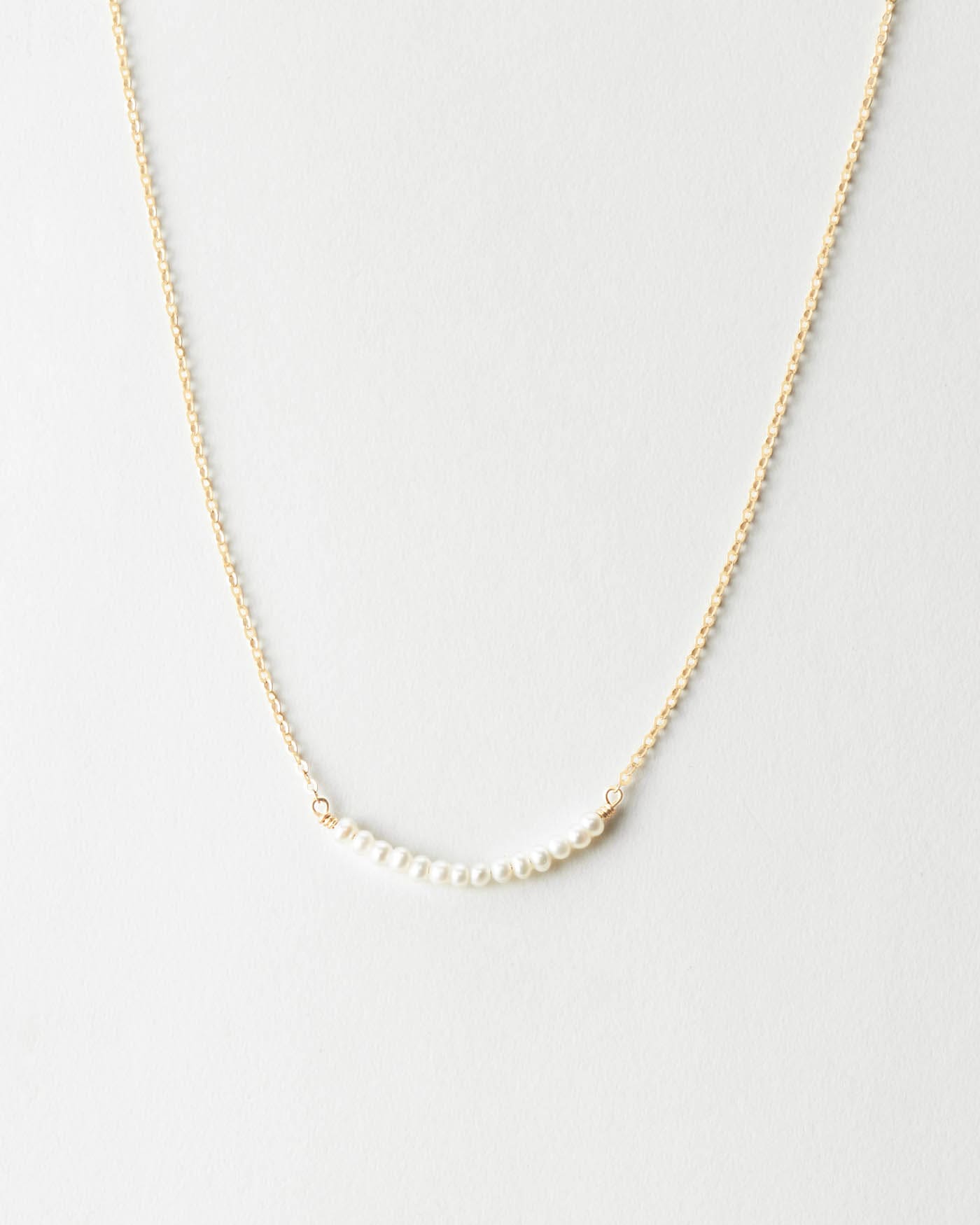 Metal Golden Minimalist chain and pearl necklace at Rs 99/piece in Pune